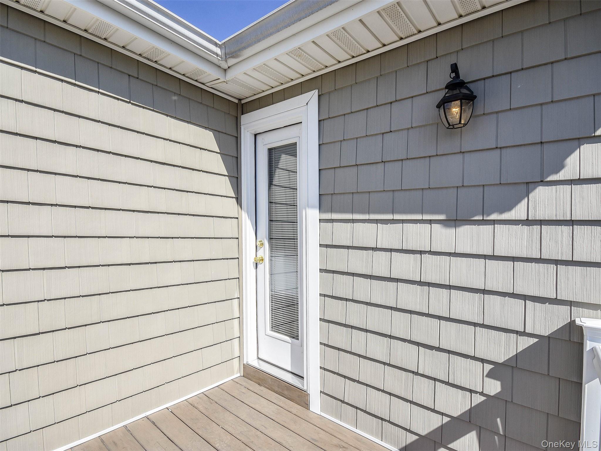 24B Sintsink Dr W, Port Washington, NY 11050