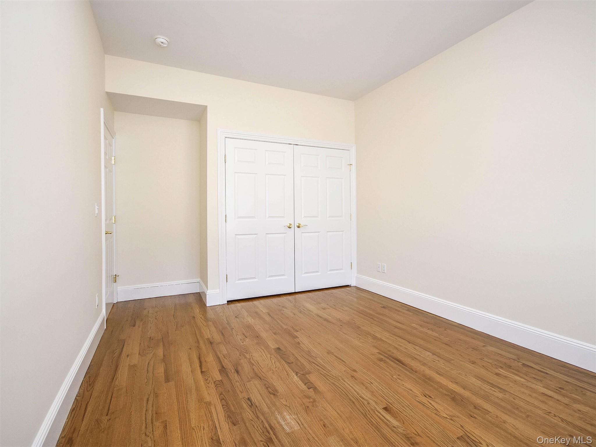 24B Sintsink Dr W, Port Washington, NY 11050