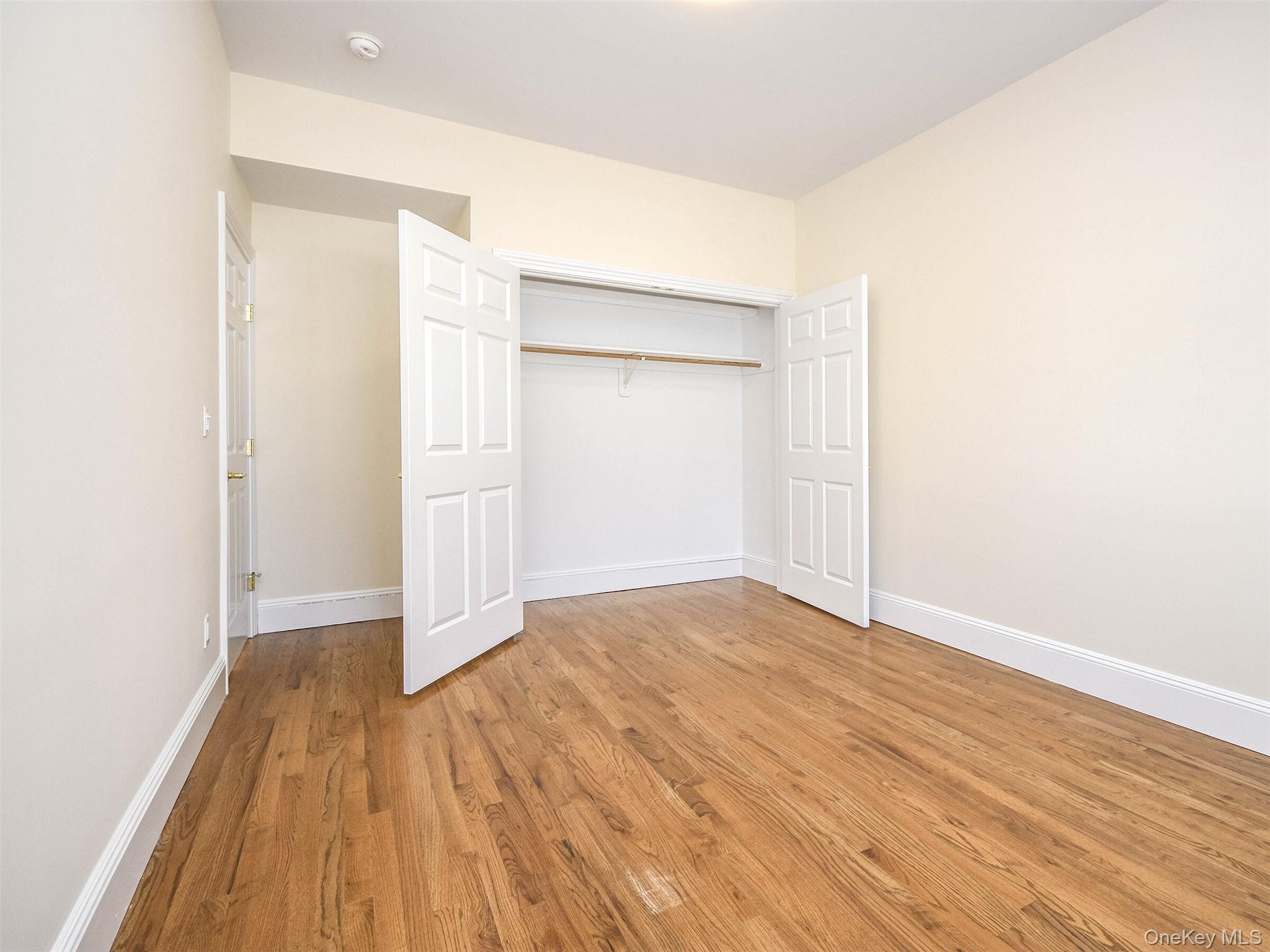 24B Sintsink Dr W, Port Washington, NY 11050