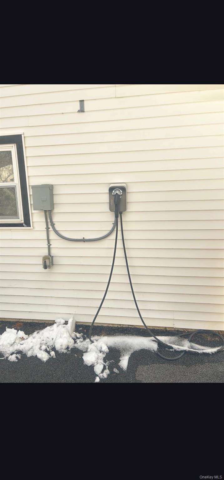 22 Van Wyck Drive, Poughkeepsie, NY 12601