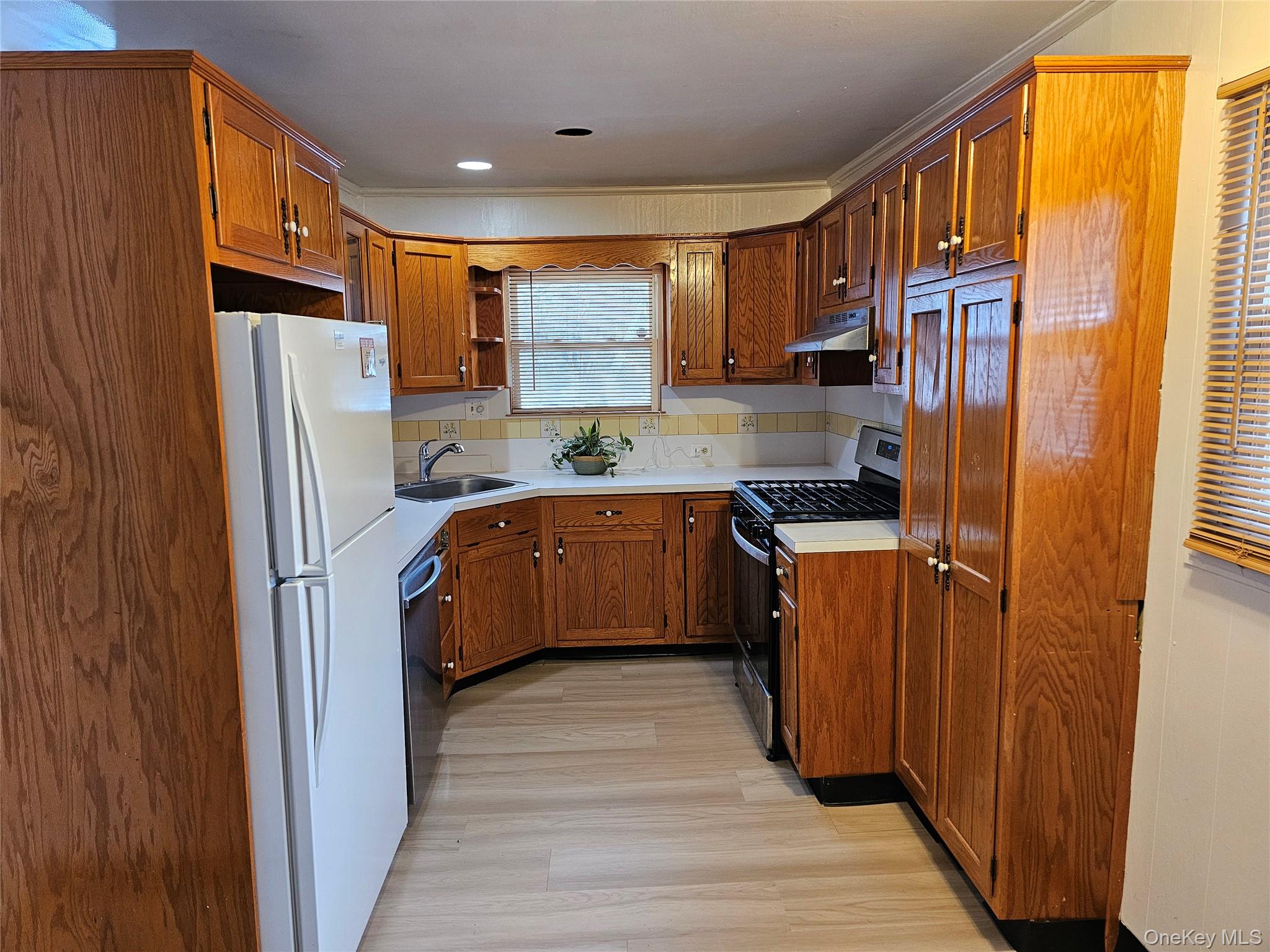 22 Van Wyck Drive, Poughkeepsie, NY 12601