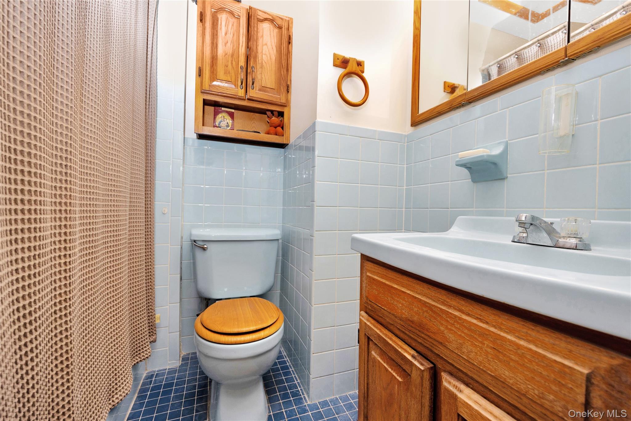 6451 59th Avenue, Maspeth, NY 11378