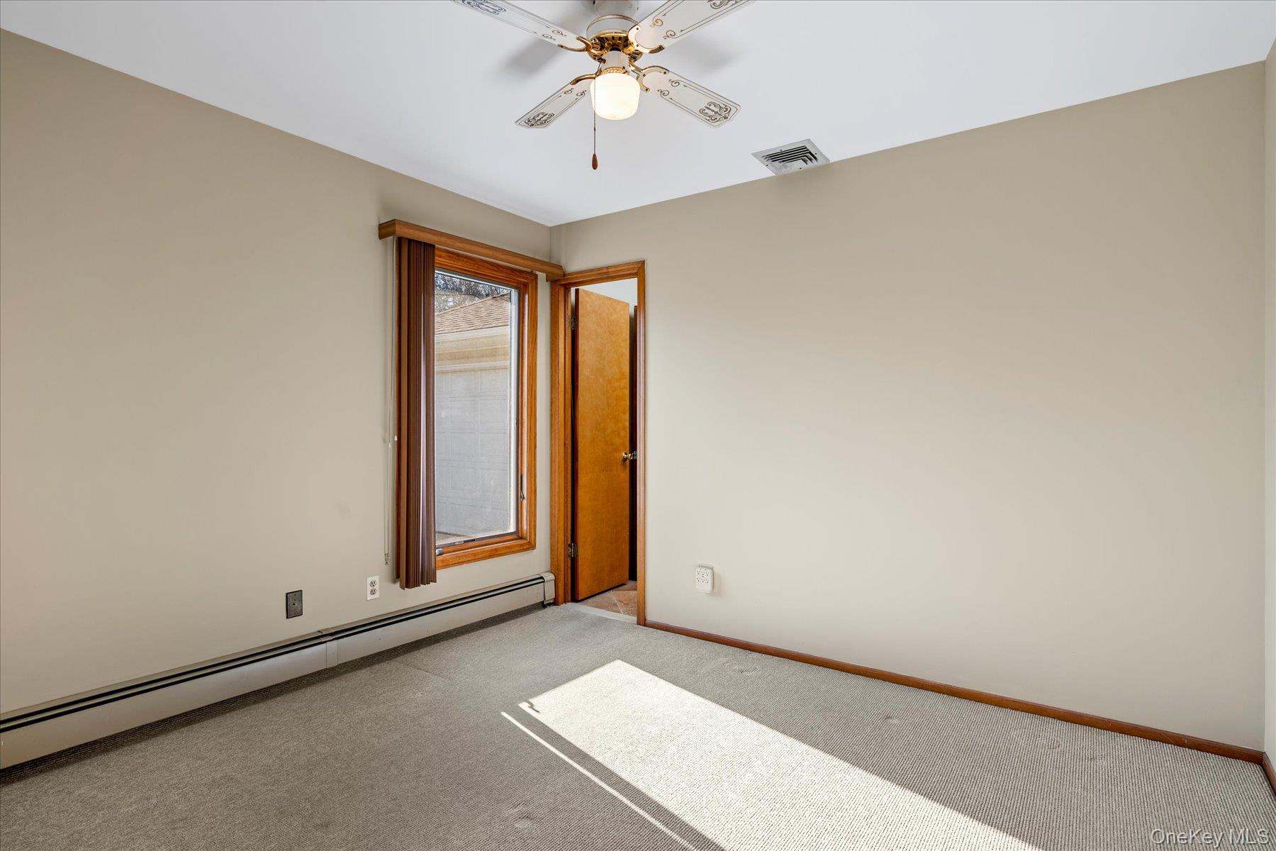 18 N Walk, Jamesport, NY 11947