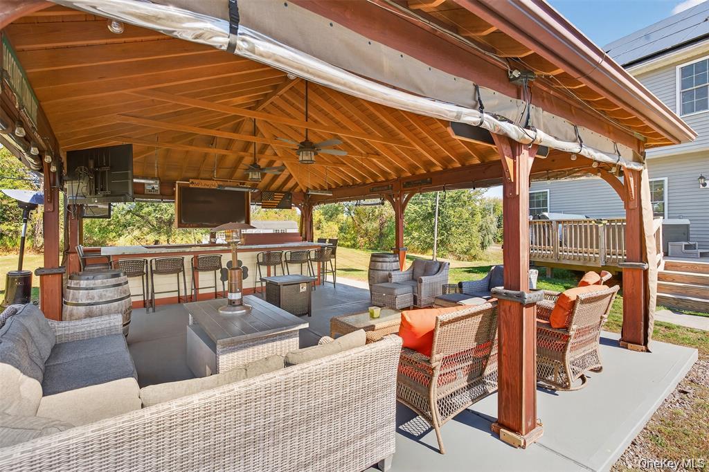 2 Harcourt Cosman Drive, Newburgh, NY 12550