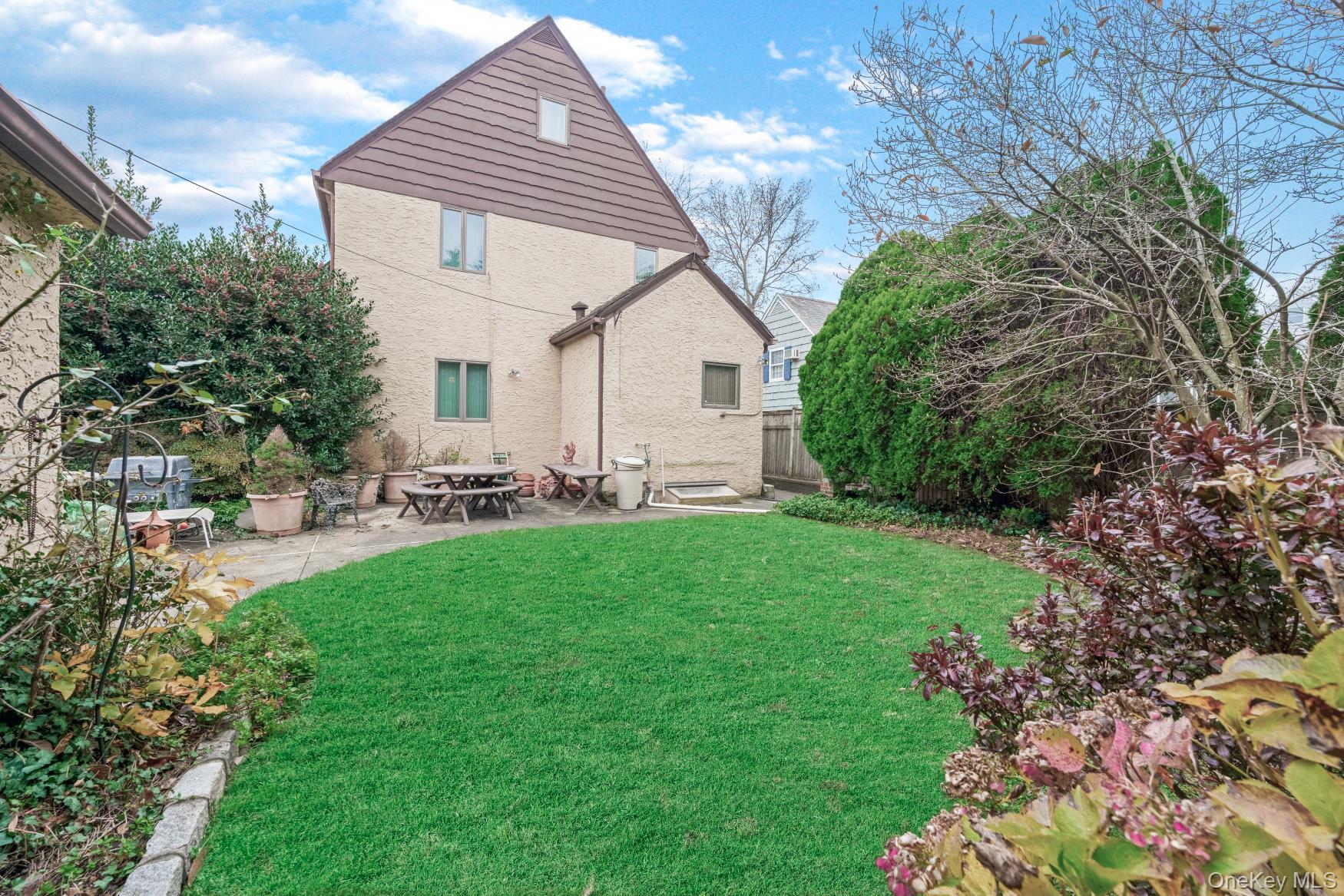 331 Richmond Road, Douglaston, NY 11363