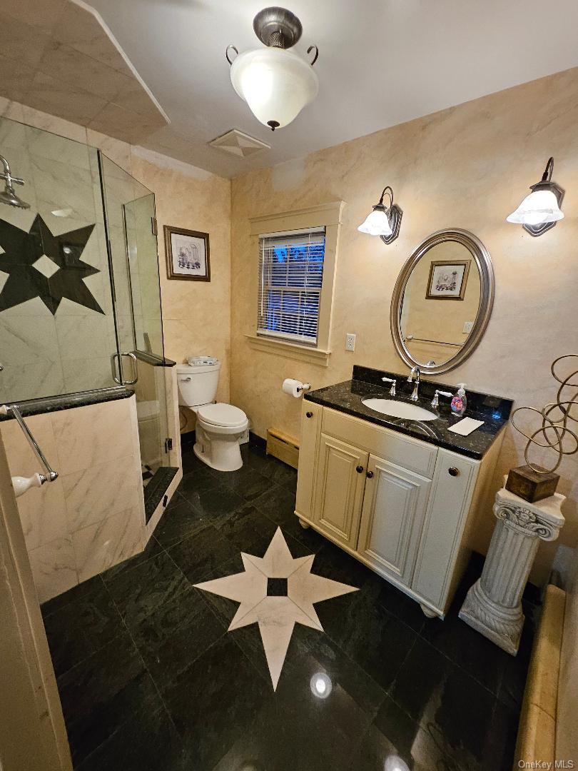 141 Linden Street, Roslyn Heights, NY 11577