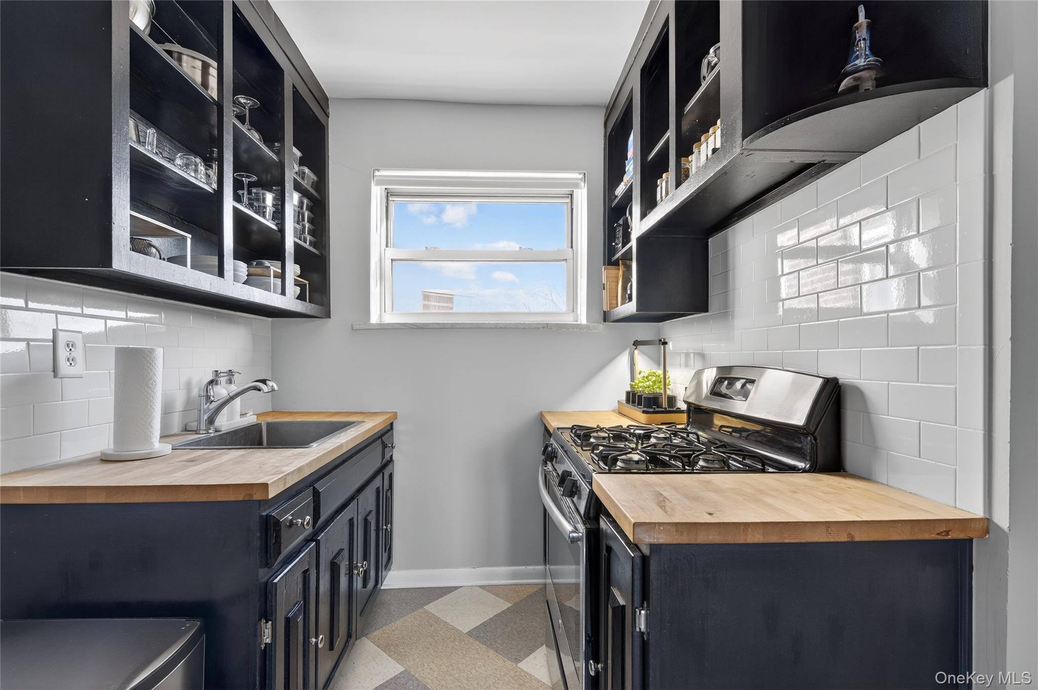 360 Stewart Avenue # 3F, Garden City, NY 11530