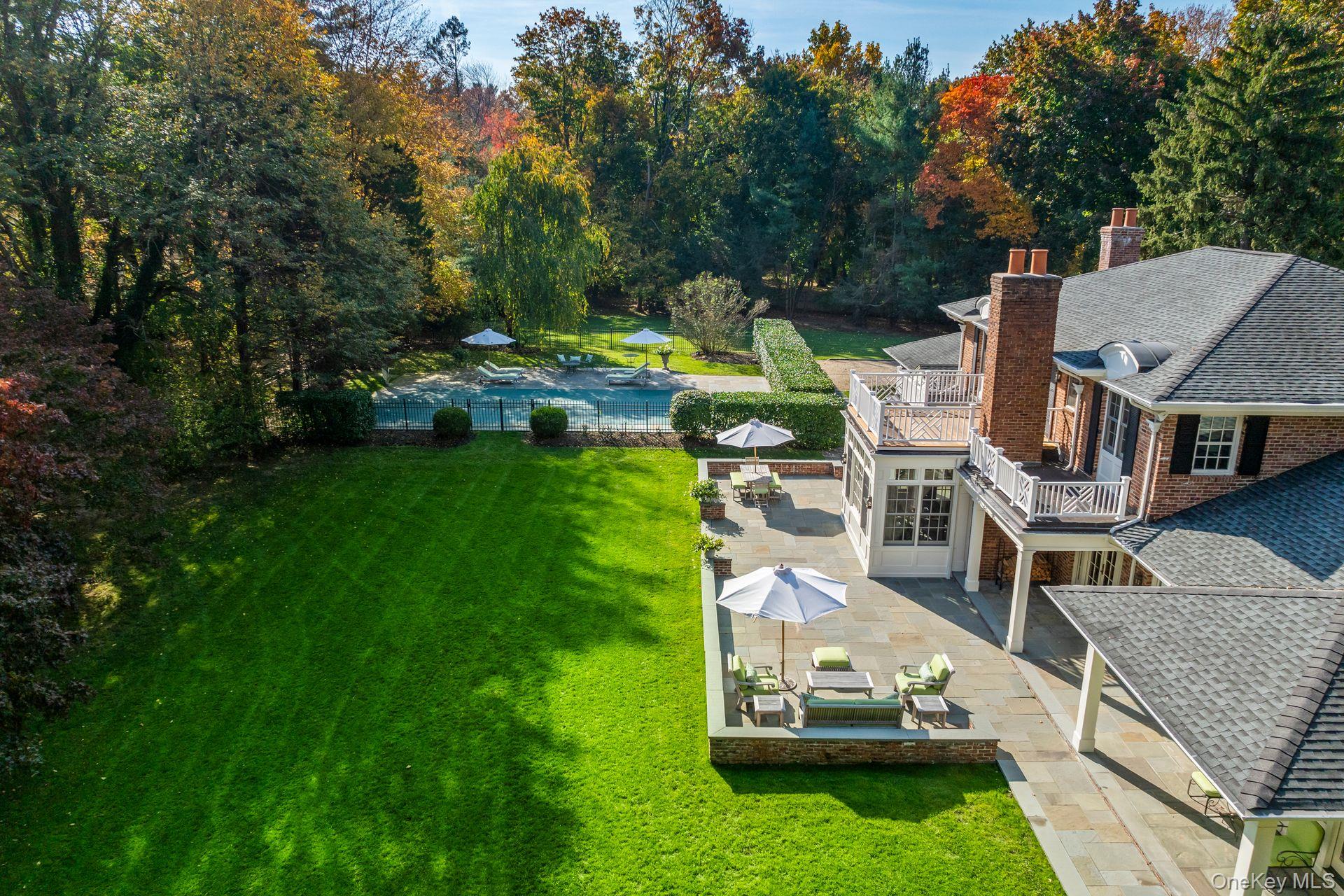 30 Underhill Road, Locust Valley, NY 11560