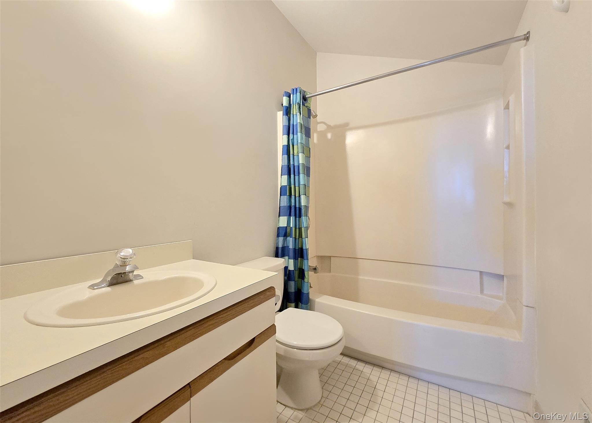 47 Anchor Street # Y, Freeport, NY 11520