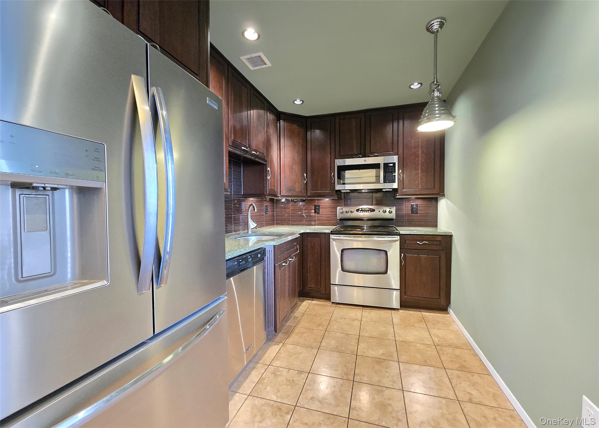 47 Anchor Street # Y, Freeport, NY 11520