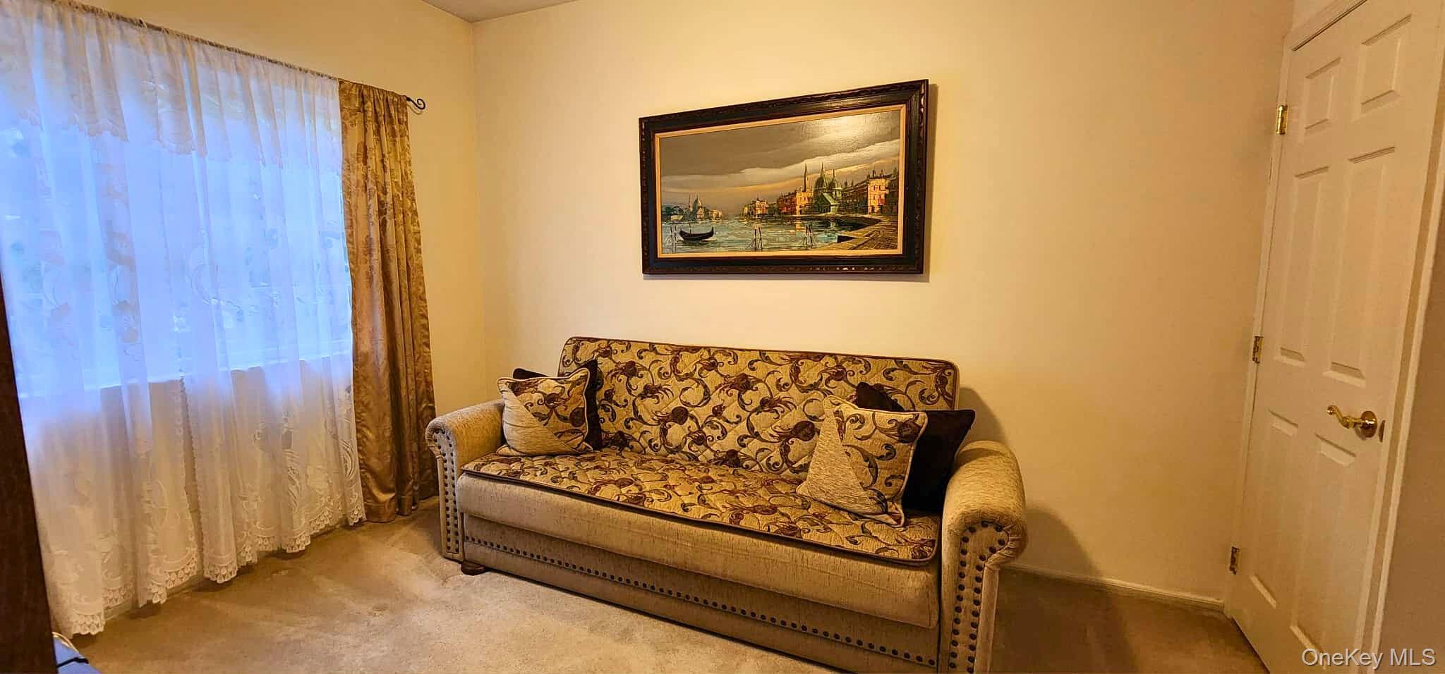 512 Narragansett Villas Drive, Lindenhurst, NY 11757