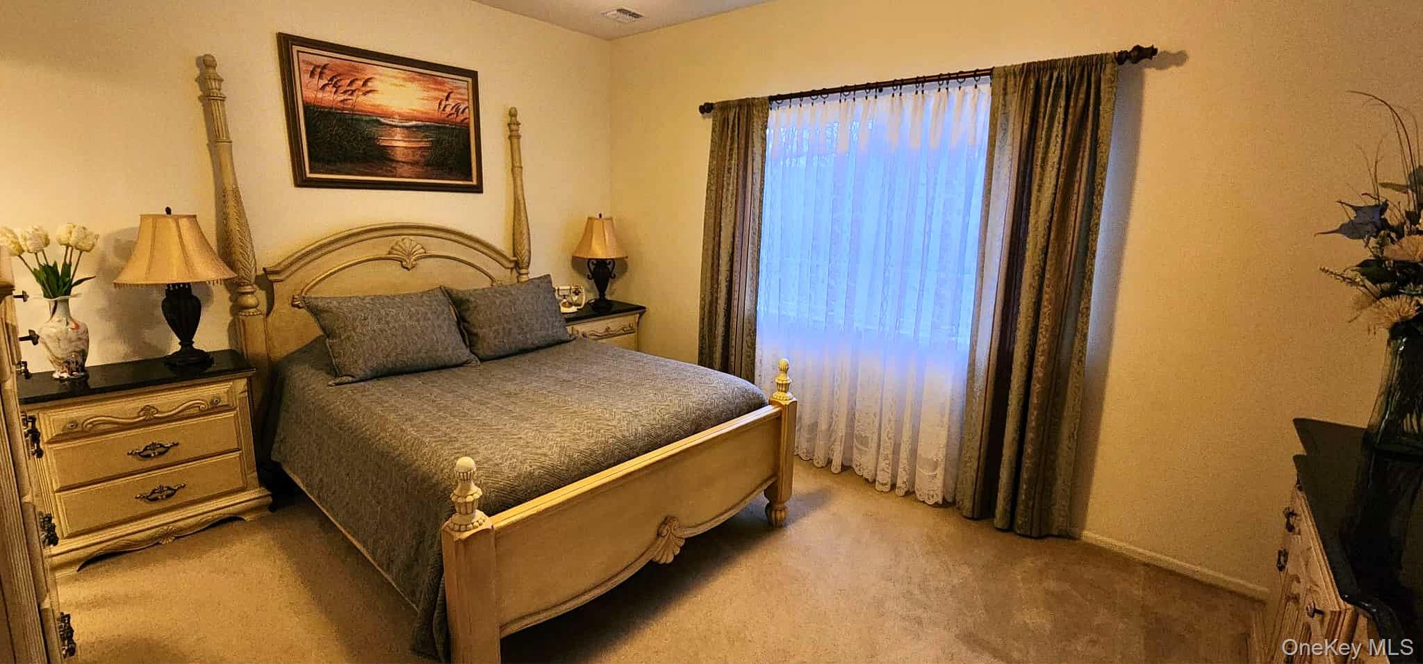 512 Narragansett Villas Drive, Lindenhurst, NY 11757