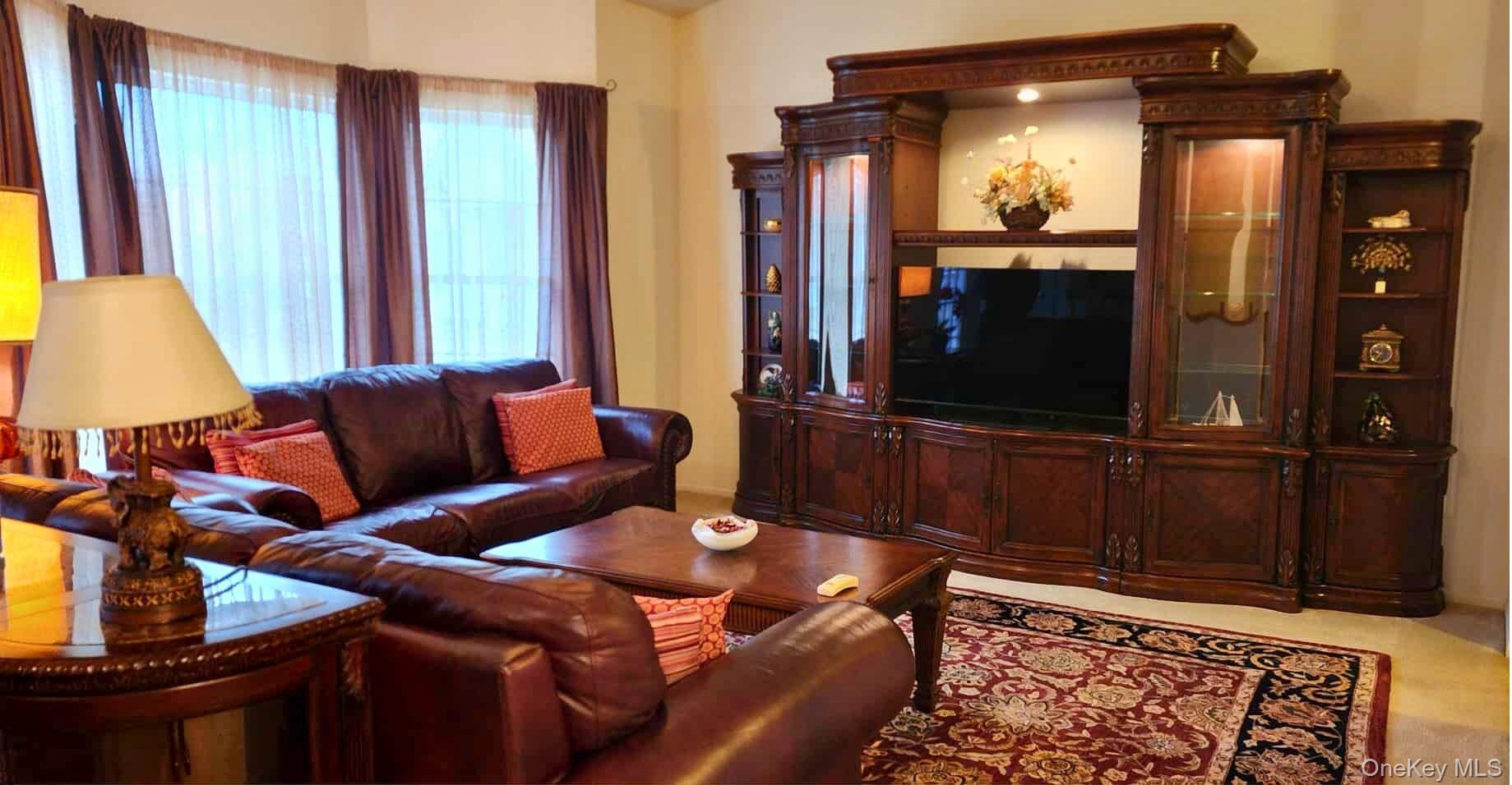 512 Narragansett Villas Drive, Lindenhurst, NY 11757