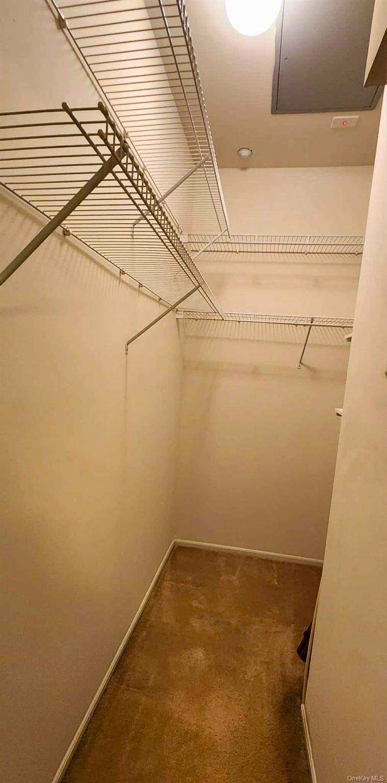 512 Narragansett Villas Drive, Lindenhurst, NY 11757