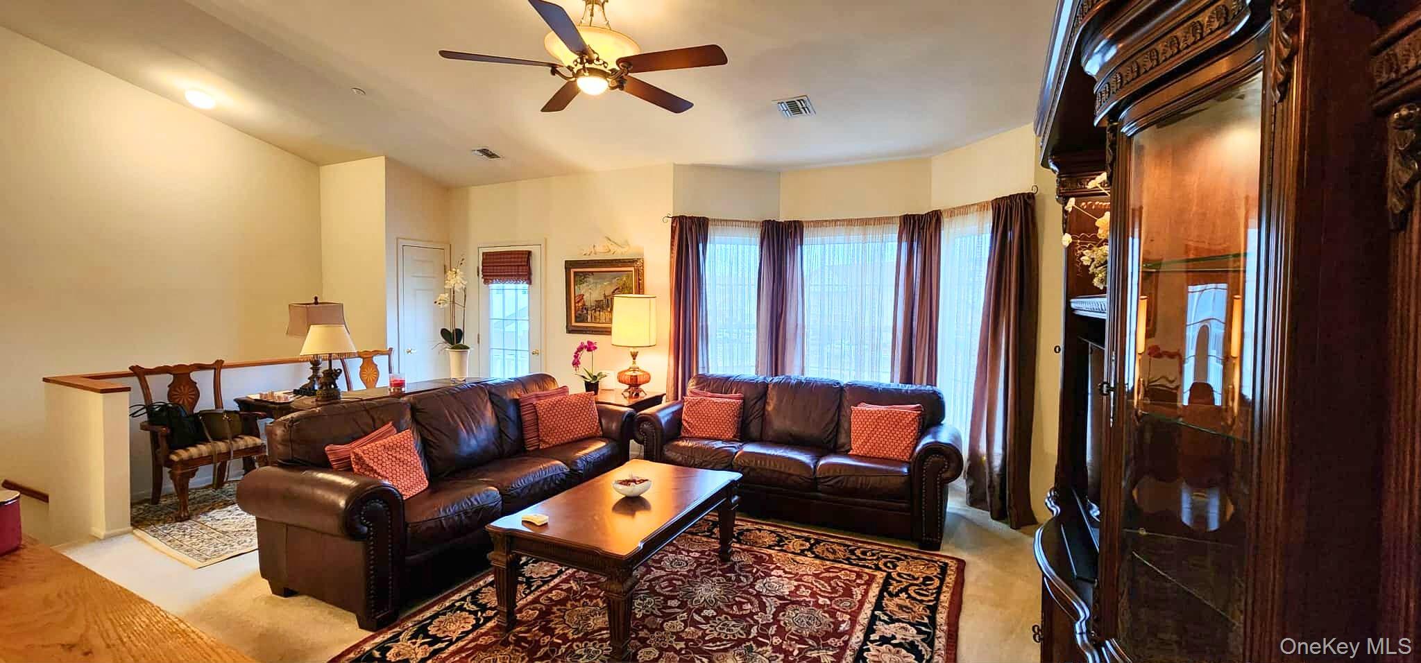 512 Narragansett Villas Drive, Lindenhurst, NY 11757