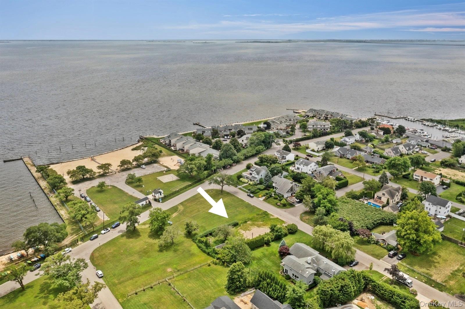 20 Bayway Avenue, Brightwaters, NY 11718