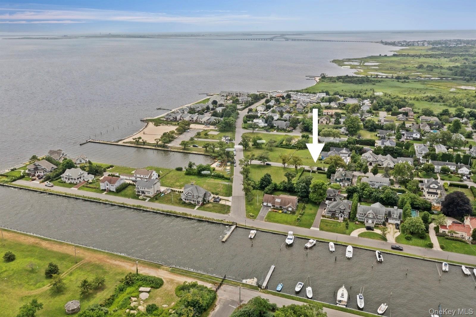 20 Bayway Avenue, Brightwaters, NY 11718