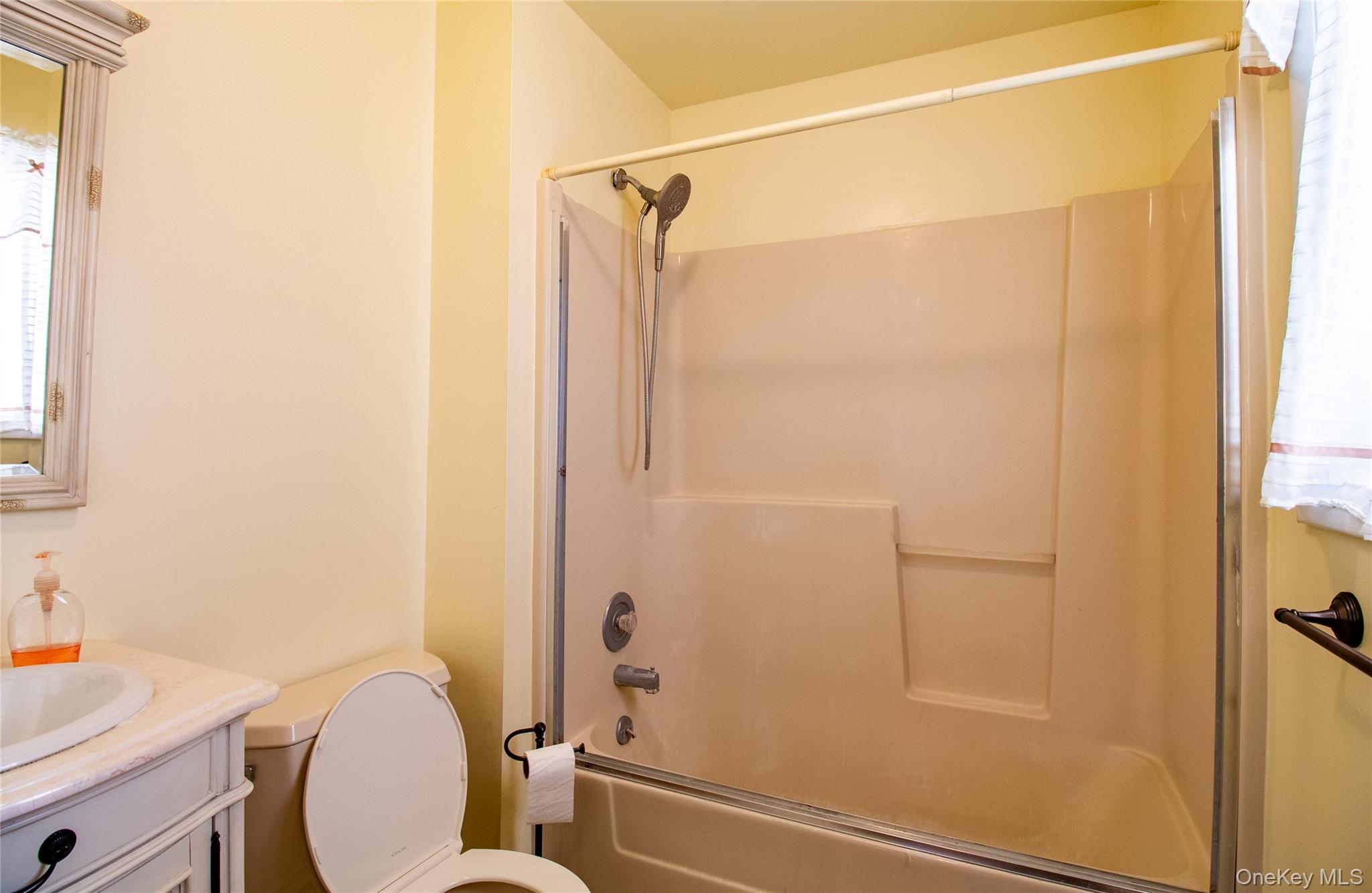 38 Chester Lane, Nanuet, NY 10954