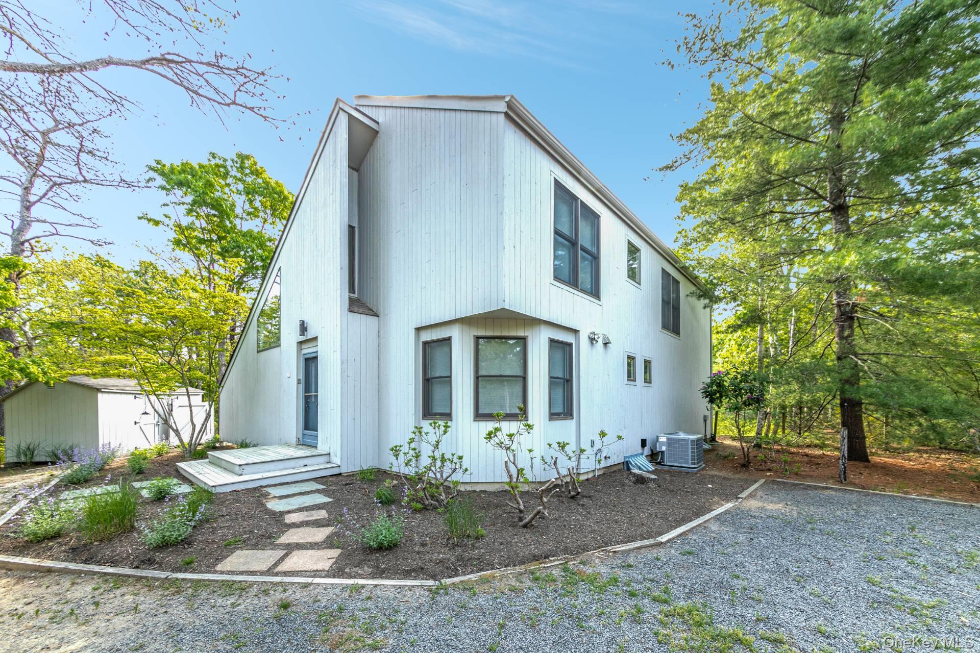 546 Wainscott Northwest Road, Wainscott, NY 11975