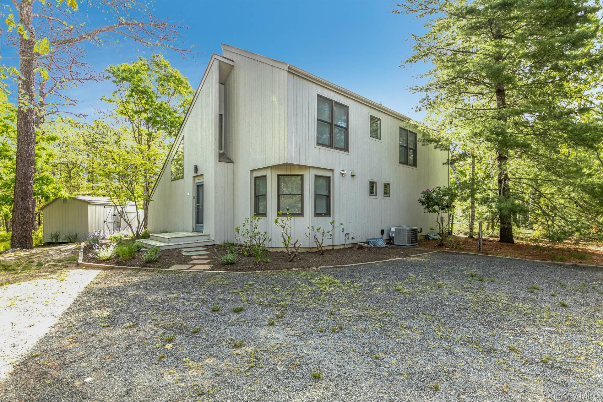 546 Wainscott Northwest Road, Wainscott, NY 11975