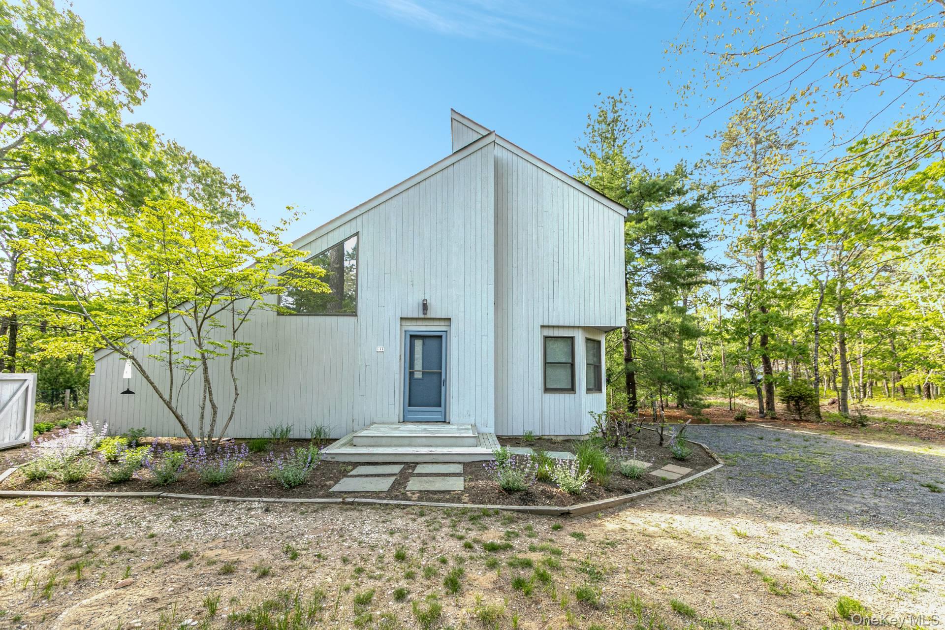 546 Wainscott Northwest Road, Wainscott, NY 11975