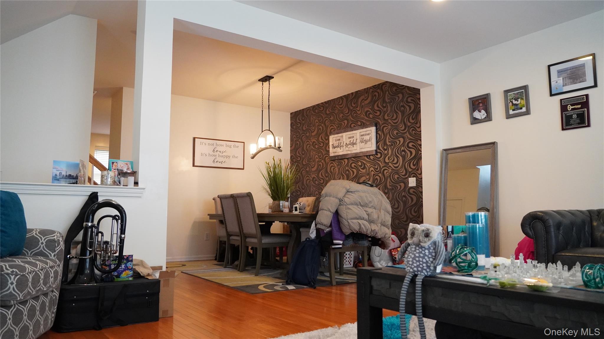 1402 Hawthorn Way, New Windsor, NY 12553