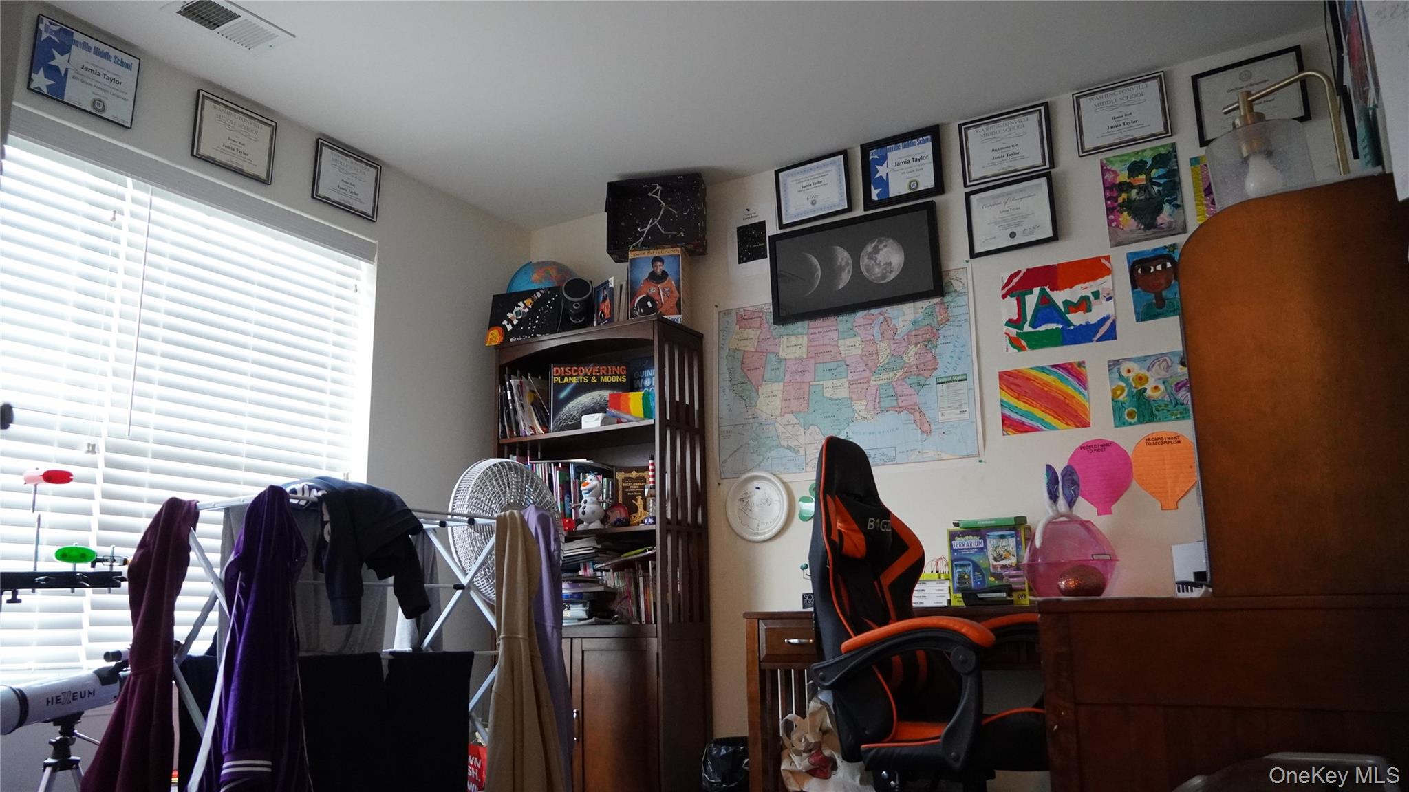 1402 Hawthorn Way, New Windsor, NY 12553