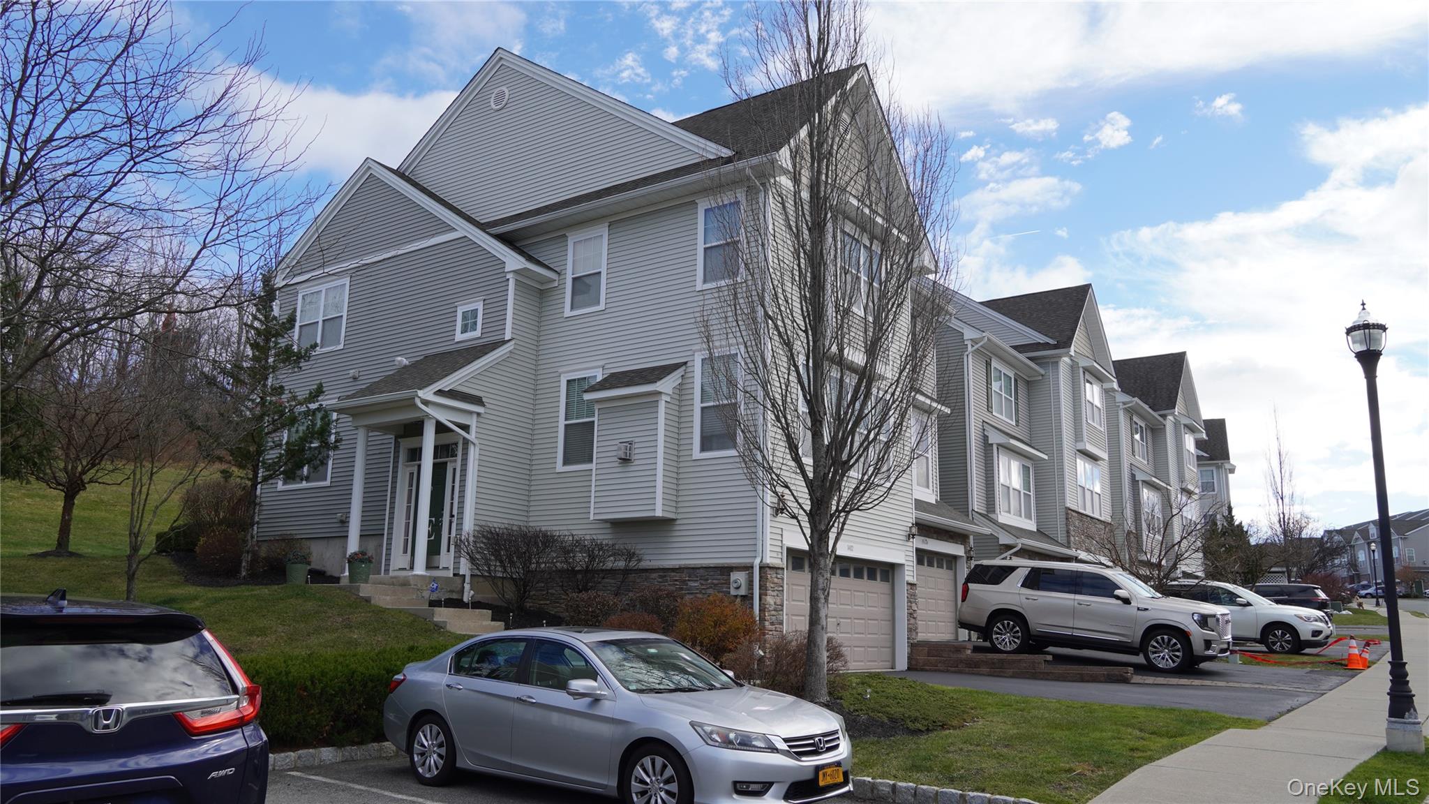 1402 Hawthorn Way, New Windsor, NY 12553