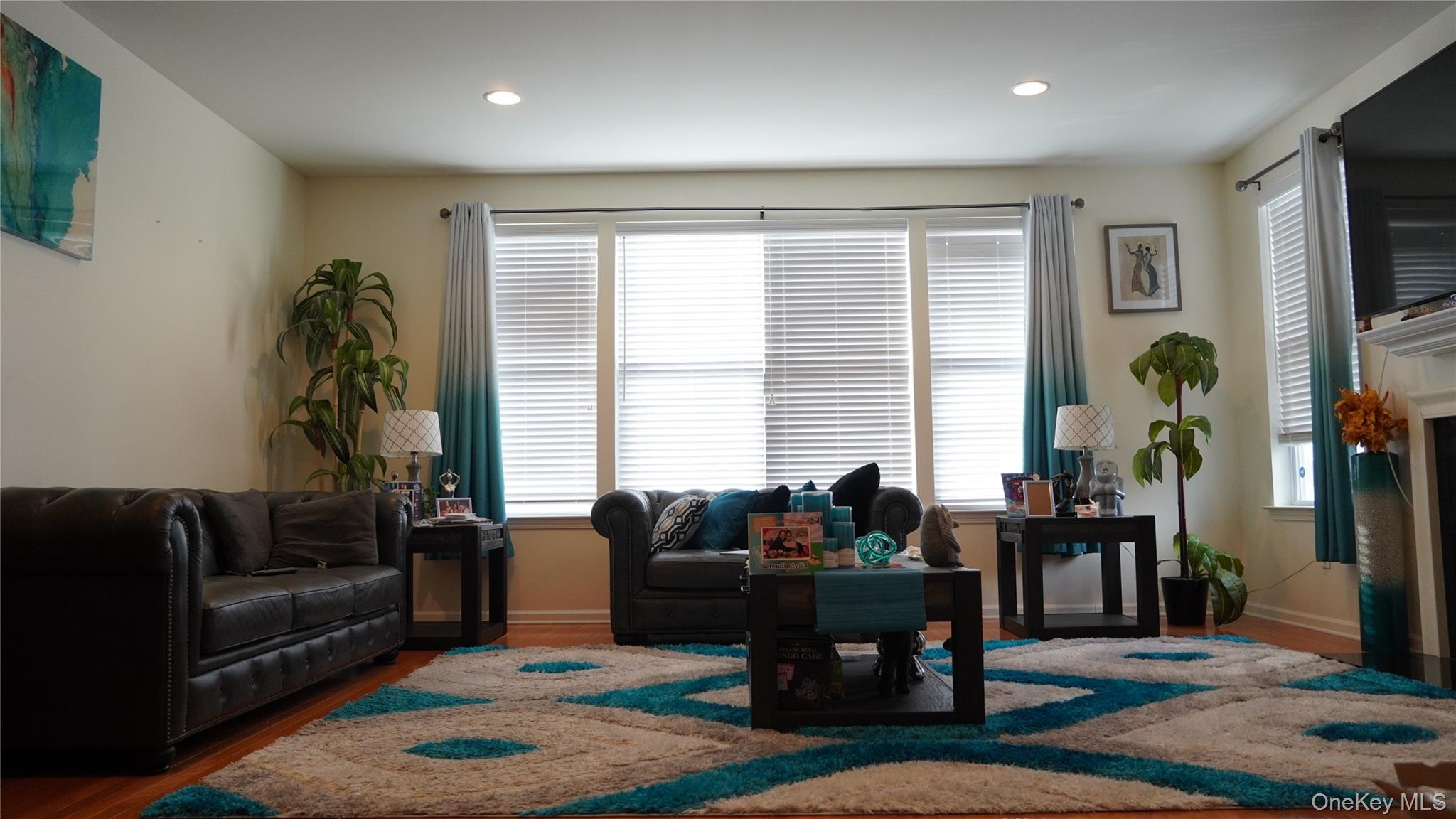 1402 Hawthorn Way, New Windsor, NY 12553