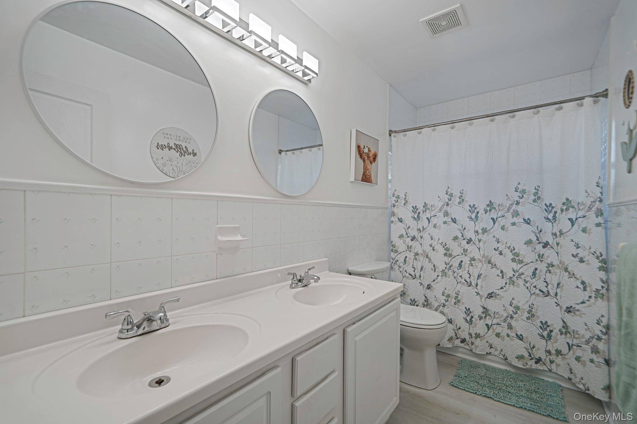 194 Oxhead Road, Centereach, NY 11720