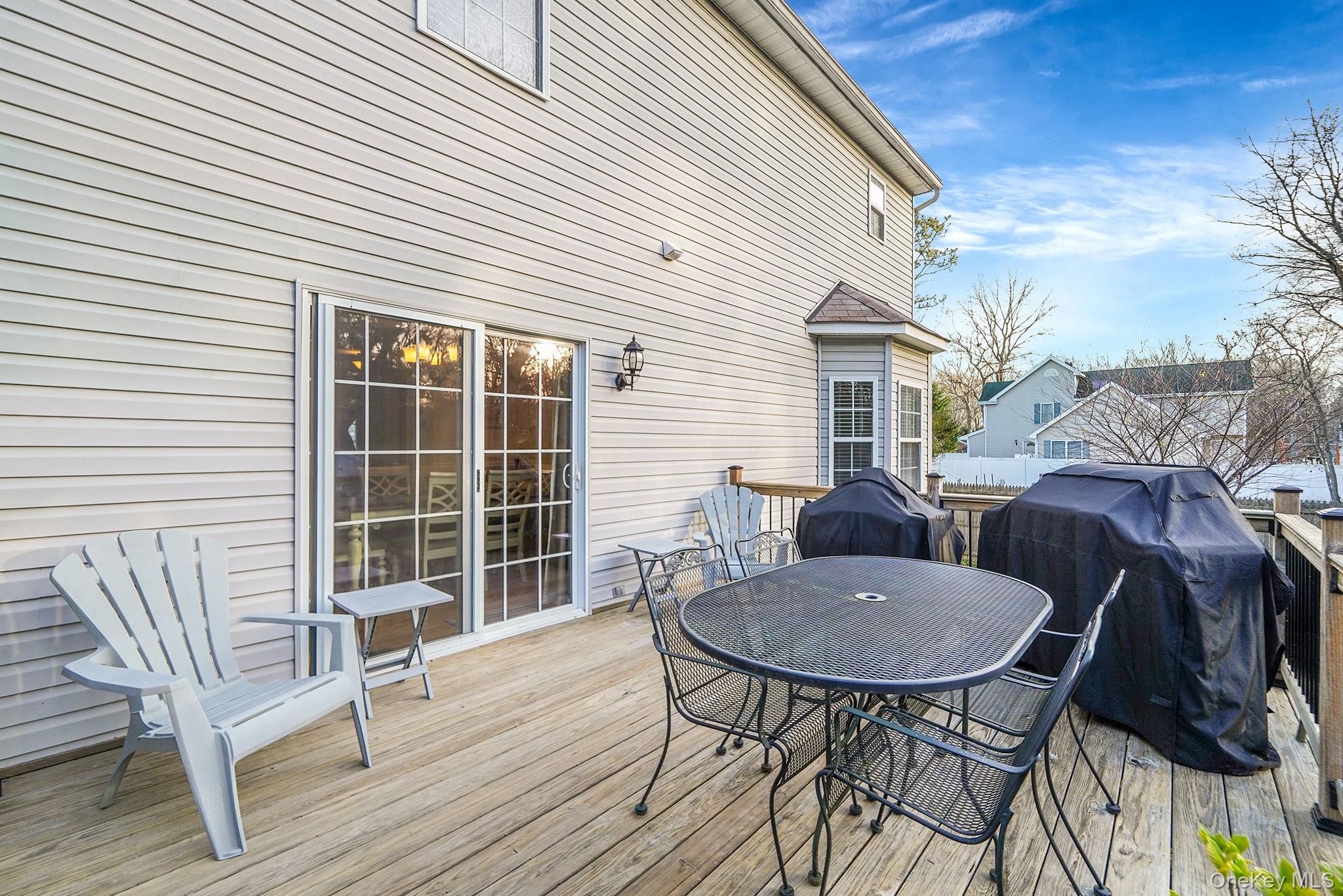 194 Oxhead Road, Centereach, NY 11720