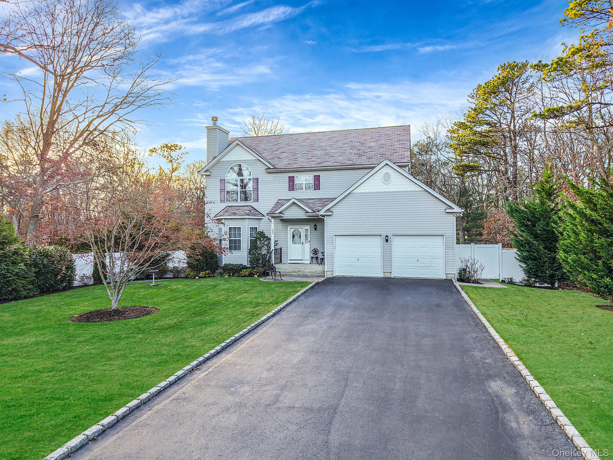 194 Oxhead Road, Centereach, NY 11720