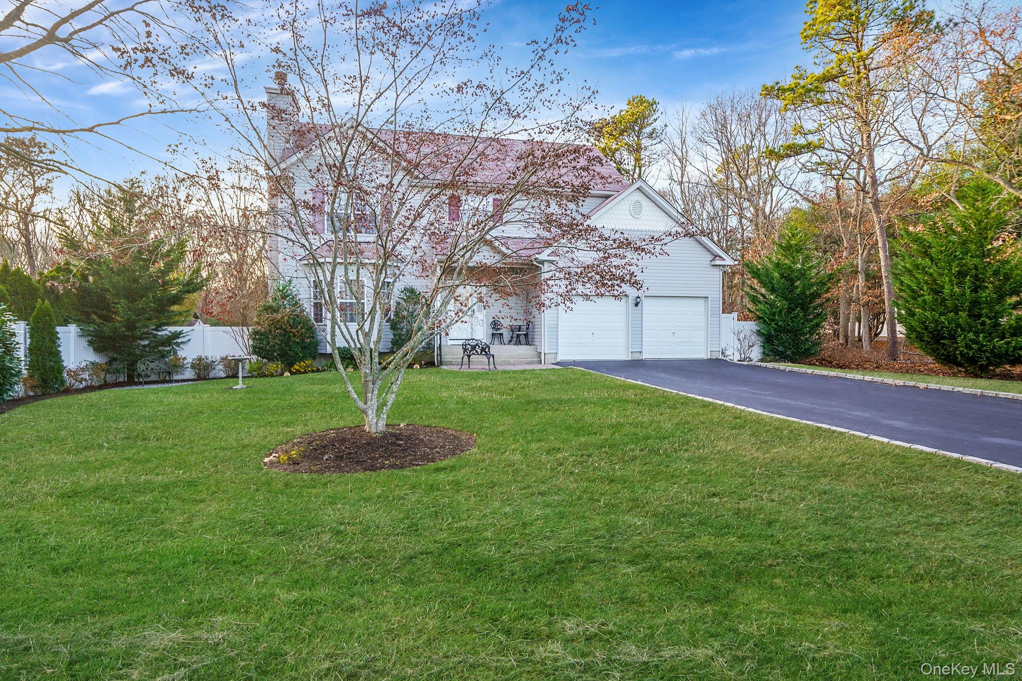 194 Oxhead Road, Centereach, NY 11720