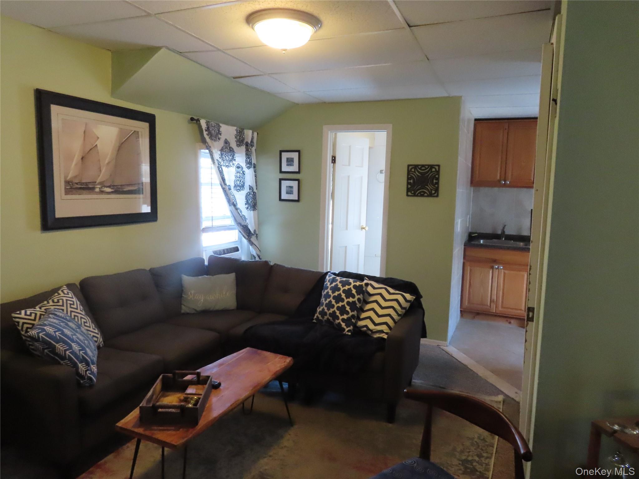 33 Deer Park Avenue # 27 C, Babylon, NY 11702