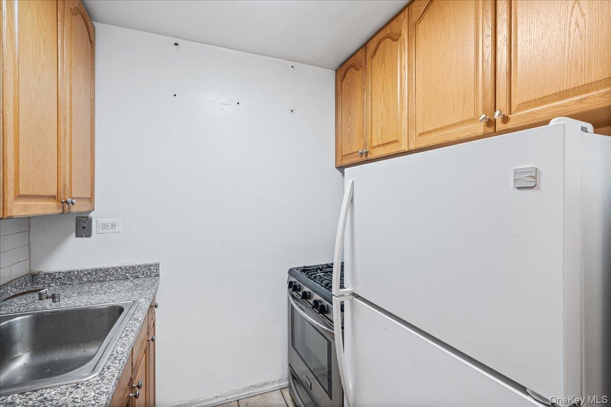 17-85 215 Street # 5L, Bayside, NY 11360