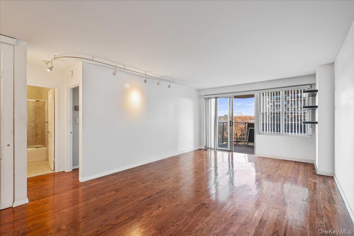 17-85 215 Street # 5L, Bayside, NY 11360