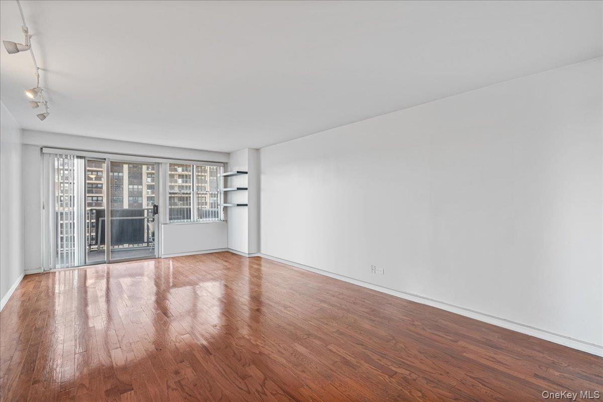 17-85 215 Street # 5L, Bayside, NY 11360