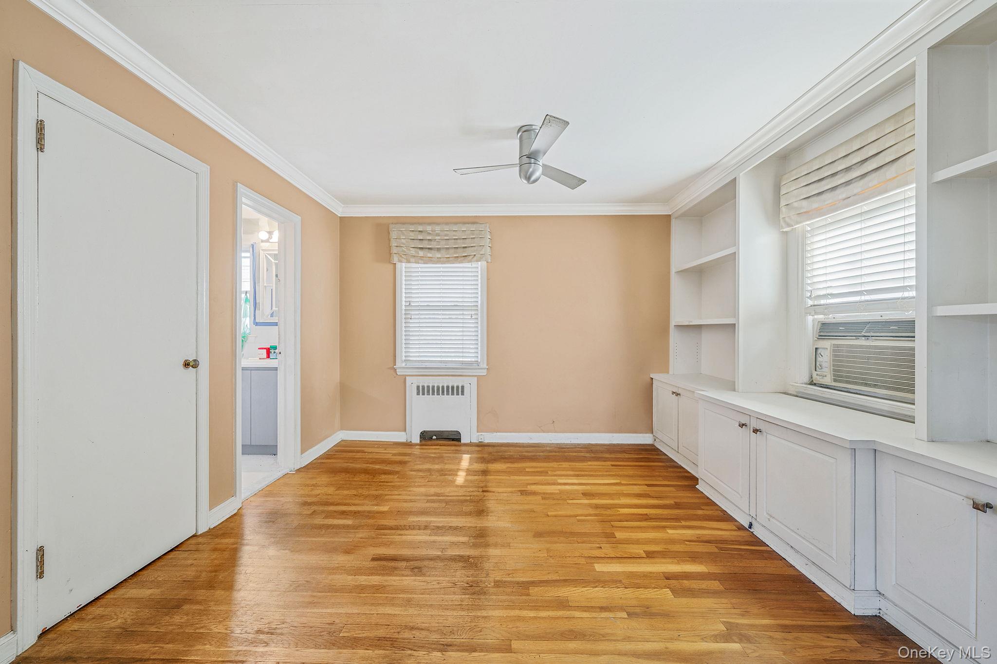 8 Sherwood Road, Glen Cove, NY 11542