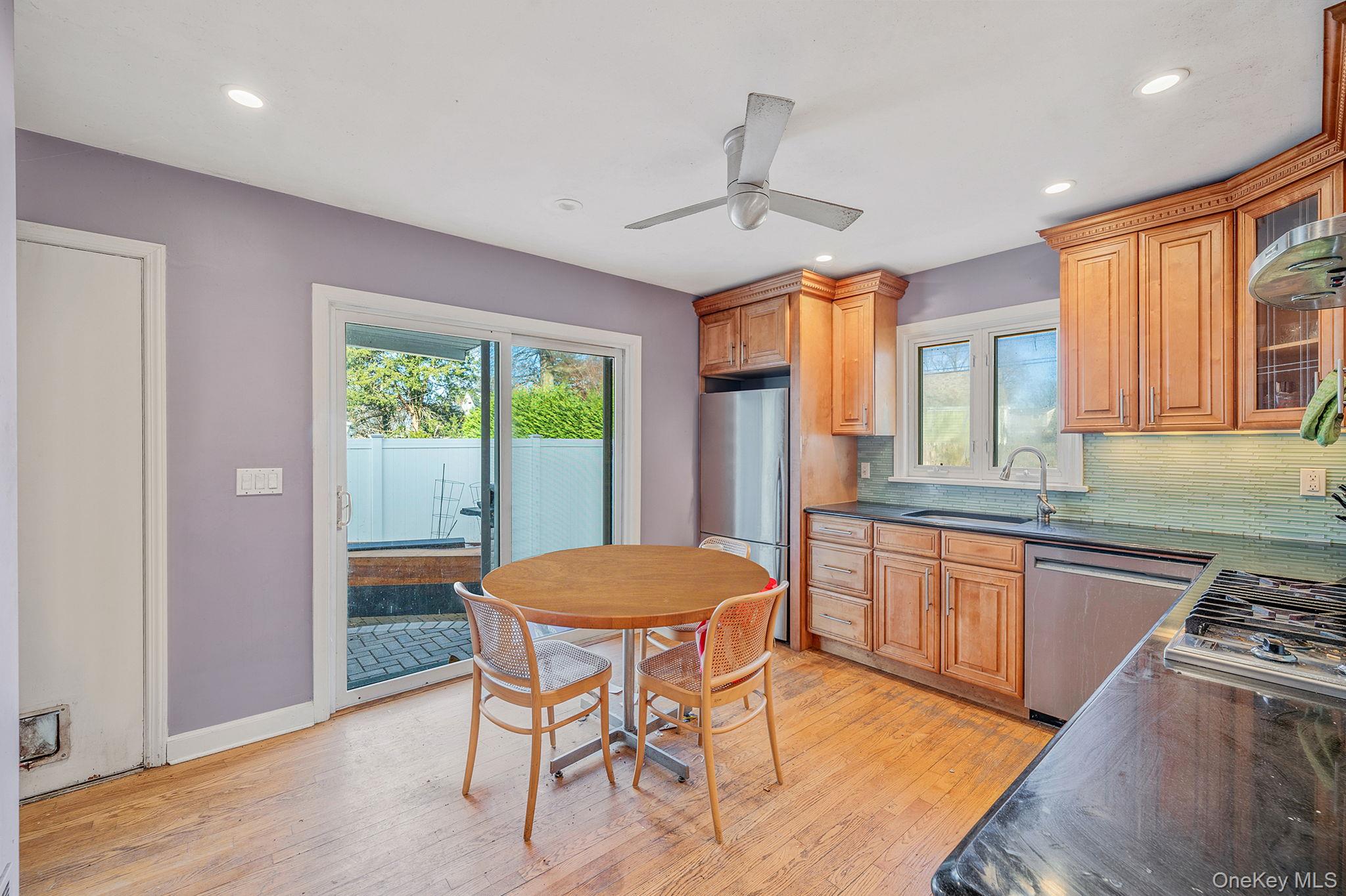 8 Sherwood Road, Glen Cove, NY 11542