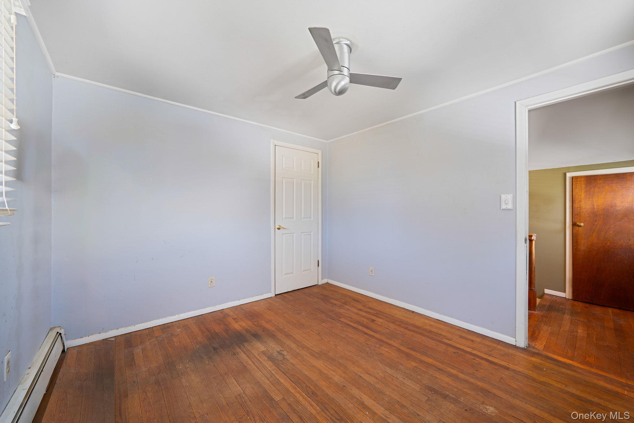 8 Sherwood Road, Glen Cove, NY 11542