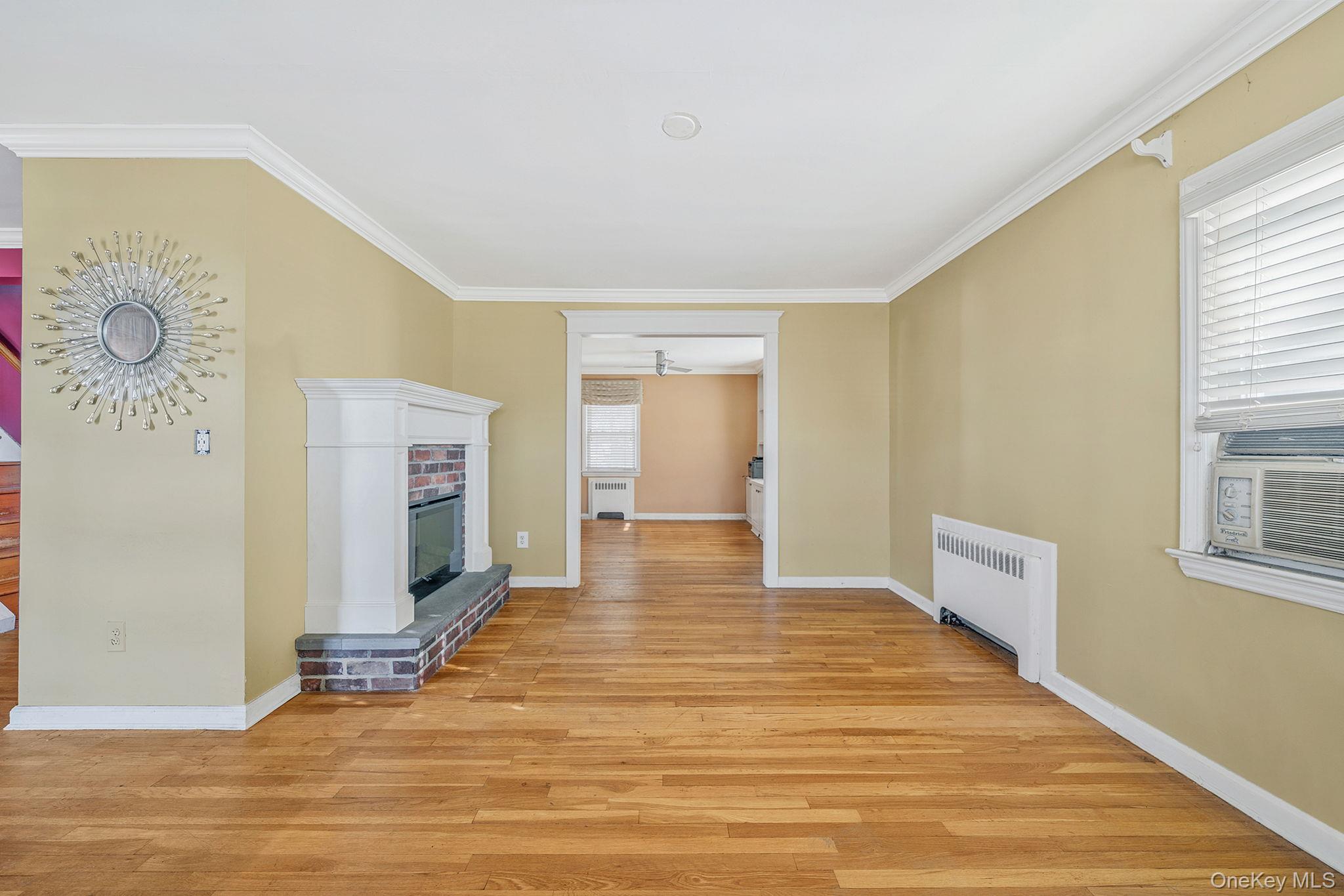 8 Sherwood Road, Glen Cove, NY 11542