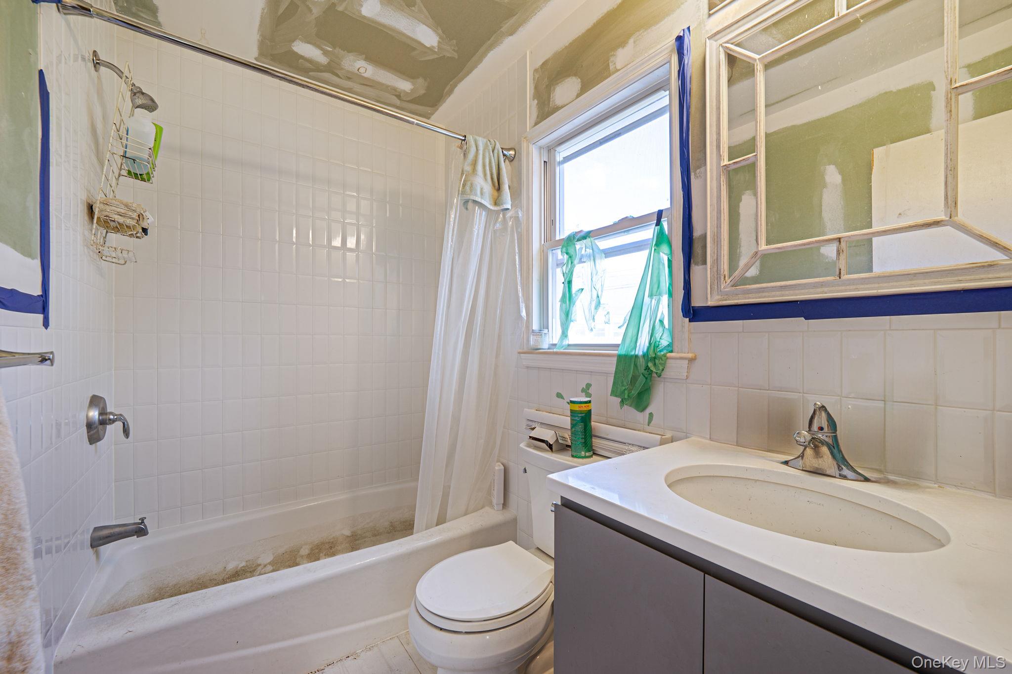 8 Sherwood Road, Glen Cove, NY 11542