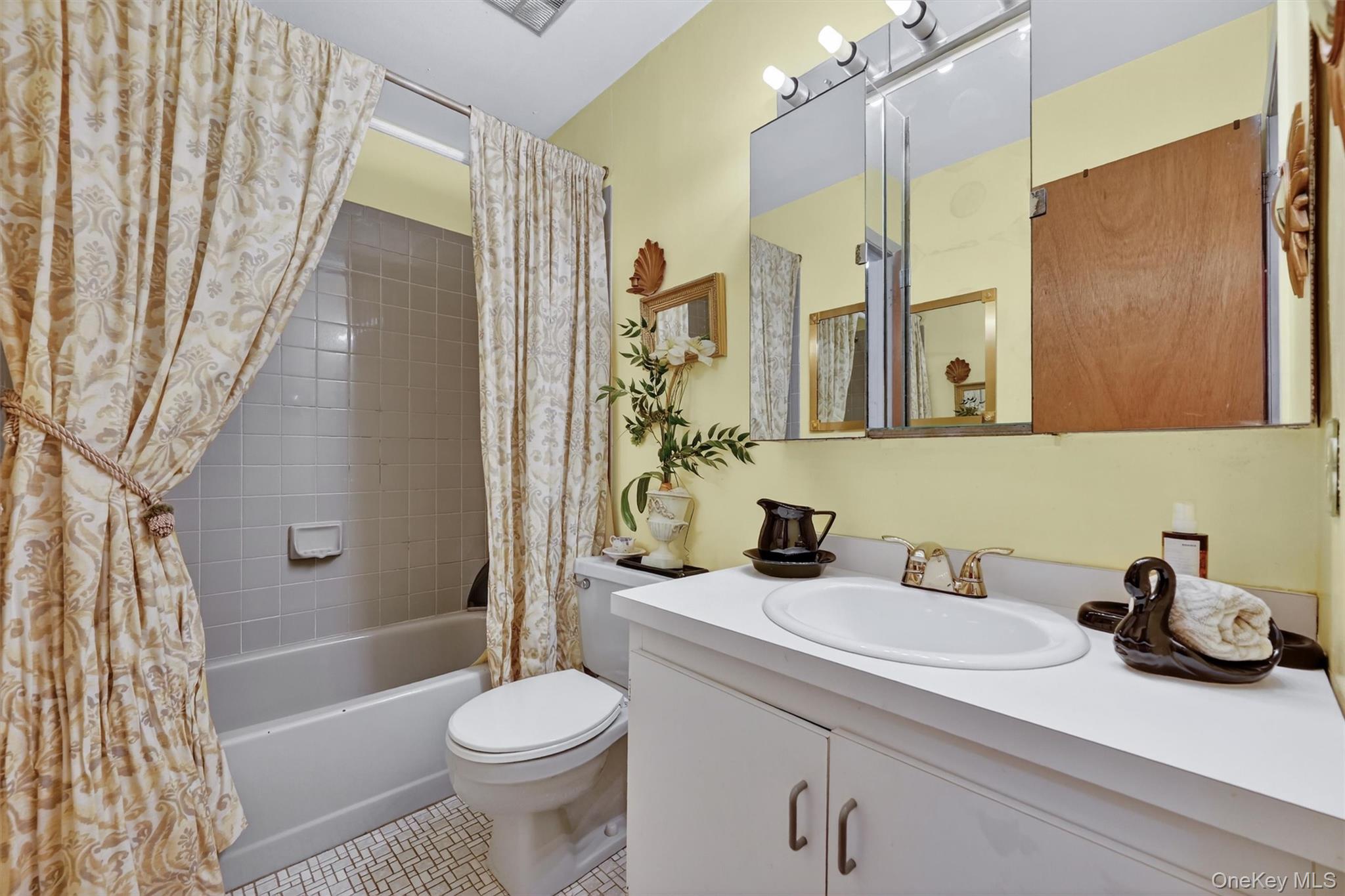 10 Pauline Court, Spring Valley, NY 10977