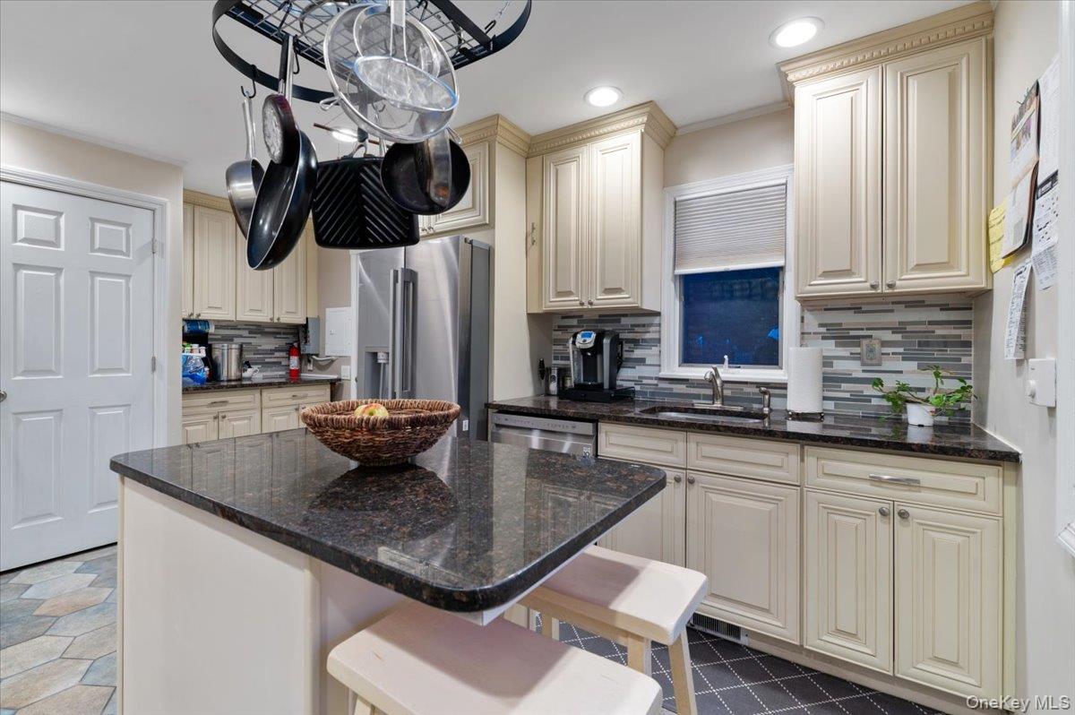 670 Mason Street, Westbury, NY 11590