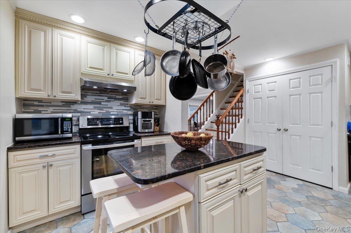 670 Mason Street, Westbury, NY 11590