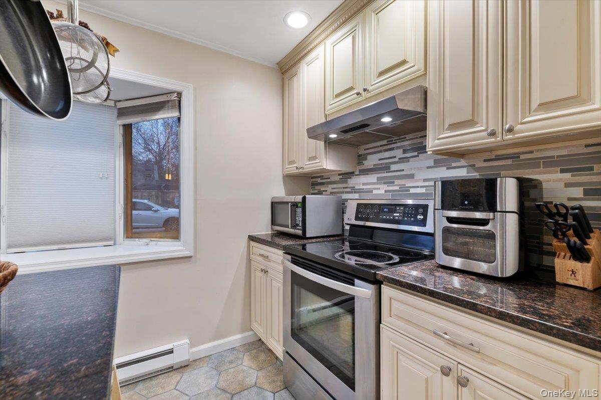 670 Mason Street, Westbury, NY 11590