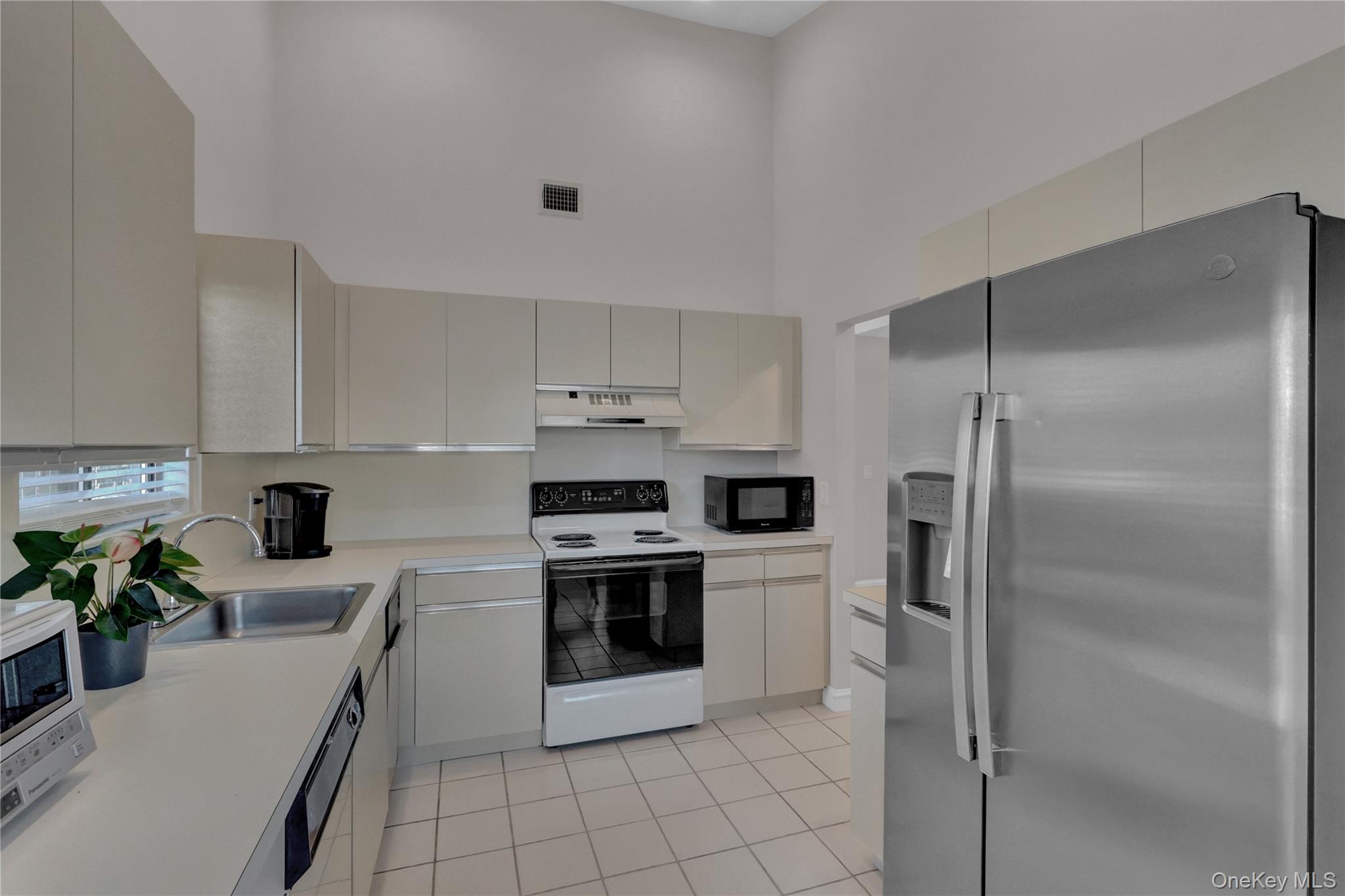 248 Pond View Lane, Smithtown, NY 11787