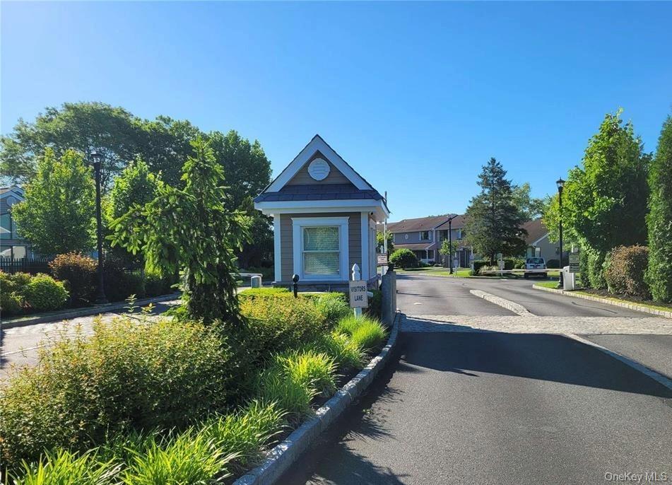 248 Pond View Lane, Smithtown, NY 11787