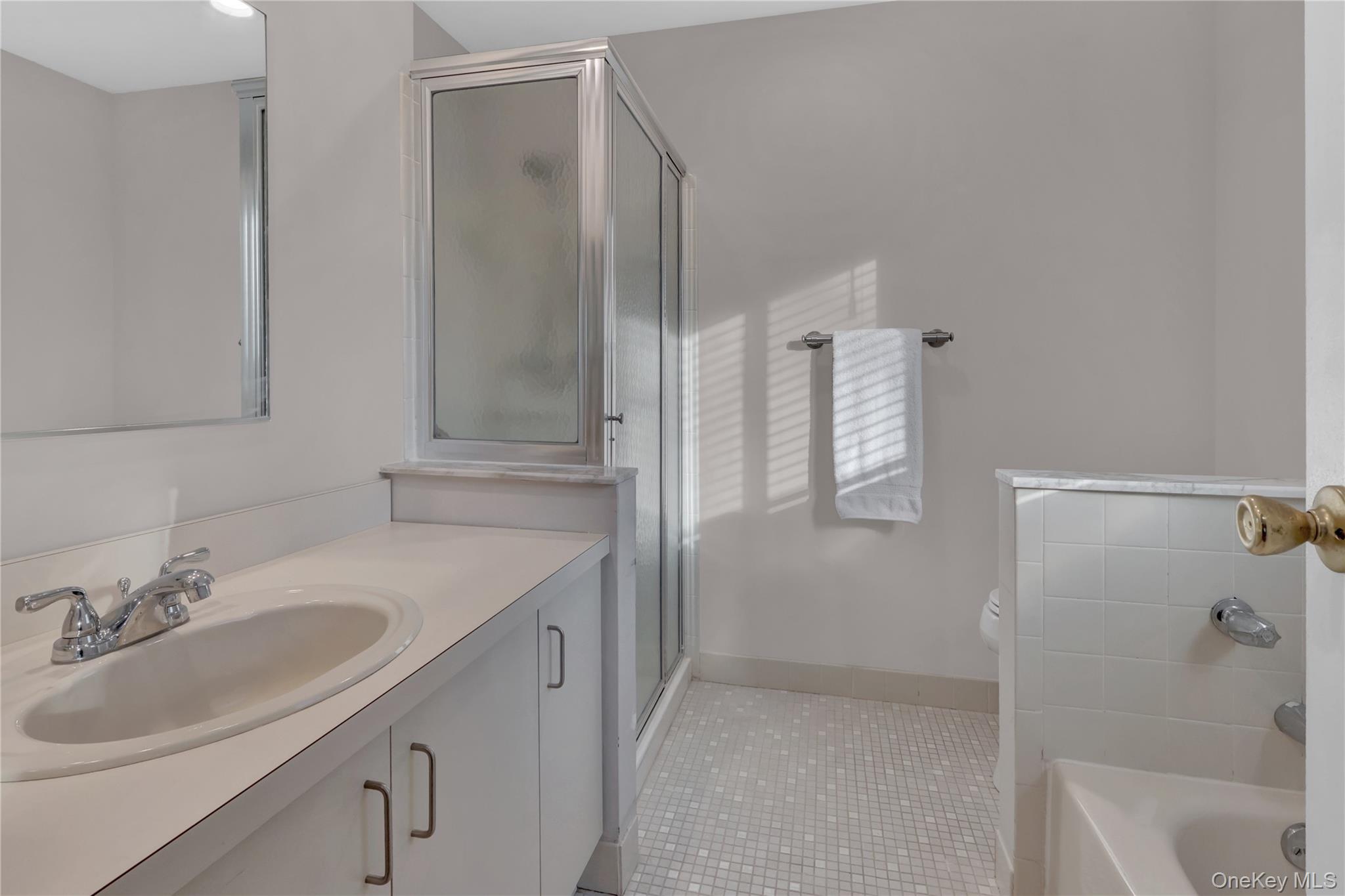 248 Pond View Lane, Smithtown, NY 11787