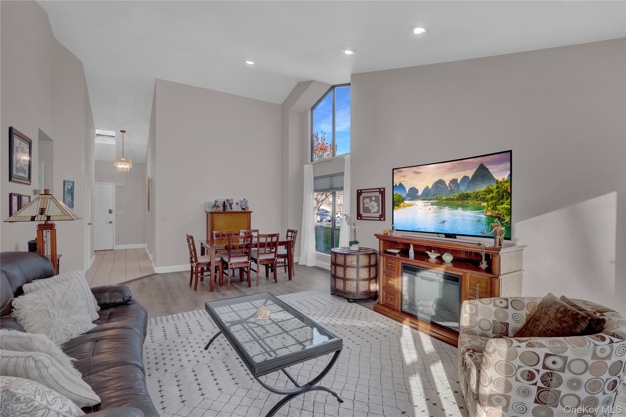 248 Pond View Lane, Smithtown, NY 11787